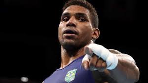 He took up the sport with a social project called boxe, uma luz para o futuro boxing, a light for the future. Avyyqeek7ujw1m