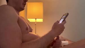 BIG PECS GOONER SHOWS YOU HIS FAVOURITE PORN - ThisVid.com