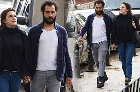 Esra dermancıoğlu, 1968 yılında i̇stanbul'da doğmuştur. Esra Dermancioglu Ile Omer Gunes Ayrildi Magazin Haberleri