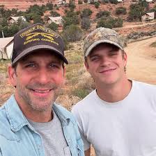 Chris Bennett (@chrisbennett143) · Instagram photos and Reels