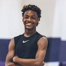 His wingspan is pretty close to the average of a center in the nba despite standing around the average height of a shooting guard. Lebron James Jr Bronny Wikipedia Bio Age Height Weight Girlfriend Net Worth Career Family Facts Starsgab