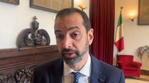 Il sindaco Federico Basile non nasconde le sue preoccupazioni per la  situazione che potrebbe venire a crearsi a luglio e agosto. L’appello alla  cittadinanza è quello di contenere i consumi di acqua, ...