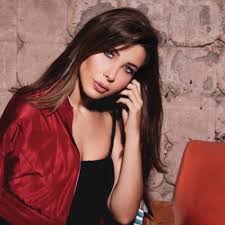 صرَّحت الفنانة اللبنانية نانسي عجرم عن هديتها لوالدتها بمناسبة عيد الأم، من خلال تحضيرها لأغنية تحمل عنوان أمي ستوجه من خلالها رسالة إلى والدتها بالمناسبة. Nancy Ajram On Twitter When An Idol Is Truly Loved Maradona