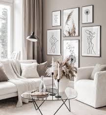 Neutral Tavelvagg Beige Linjekonst Svart Metallram Inreda Vardagsrum Inredning Vardagsrum Beige Greige Vardagsrum