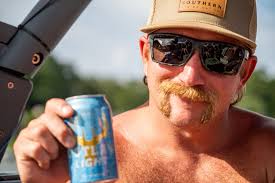 Summers coming to an end but them Outlaw Light stay cold year around!!!  Cheers to many more great memories with good friends this year!!🍻  #OutlawPartner #ShowUsHowYouOutlaw #DrinkLikeAnOutlaw