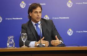 May 31, 2020 · tras el homicidio de tres infantes de la marina ocurrido este domingo en un destacamento ubicado en el cerro, el presidente de la república luis lacalle pou informó que se decretó duelo nacional. El Presidente De La Republica Luis Lacalle Pou Decretara Duelo Nacional Tras Asesinato De Militares Esta Madrugada Diario La Republica