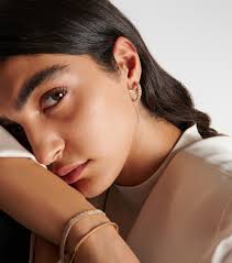 18kt gold hoop earrings with diamonds in gold