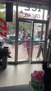 Work shenanigans #fyp #foryoupageofficiall #icecream #work #sarahjeans