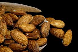 raw almonds vs roasted almonds