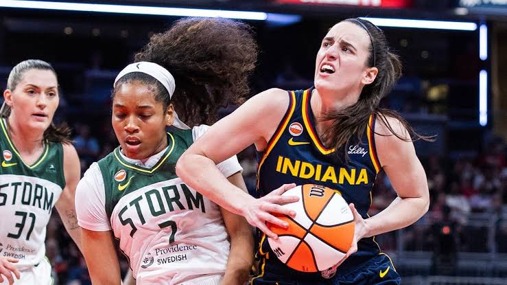 Caitlin Clark driving the lane for the Indiana Fever, do AI tạo