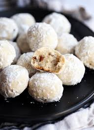Russian Tea Cakes Are Sweet Buttery Cookies Coated In Powdered Sugar That Melt In Your Mouth You Can Add Russian Tea Cake Russian Tea Cakes Recipe Tea Cakes