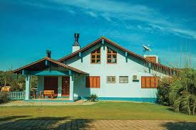 Also referred to as art deco, this architectural style uses geometrical. Modern Country House With Pathway And Garden Stock Image Image Of Bento Famous 167928771