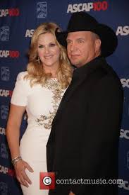 Yearwood, tricia yearwood, tris yearwood, triscia. Garth Brooks Garth Brooks Gave Trisha Yearwood Birthday Surprise By Adding Sister S Vocals To Tribute Song Contactmusic Com