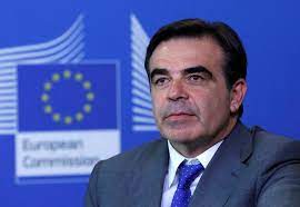 Σχοινάς τόνισε σε δηλώσεις του αμέσως μετά ότι δεν υπάρχει μεγαλύτερη τιμή απ΄ την τιμή που σου κάνει η πατρίδα, σημειώνοντας πως αισθάνεται βαθιά συγκίνηση, τόσο για την τιμή που του έκανε. Sthn Ellada O Margariths Sxoinas Gia Thn Hmera Ths Eyrwphs Ta Nea