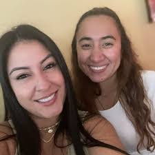 Lesly Pineda's Instagram, Twitter & Facebook