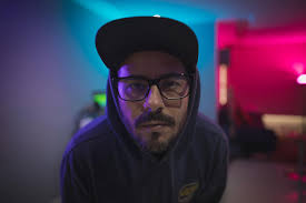 8:40 Just Live freely • • • 📸 @cvmo • • • #yourself #music #love #artist  #lifestyle #lifestrong #elpandacedeno #irie #venezuela #caracas #valencia  #elpanda #happy