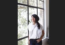 Con ecos de la novela grandes esperanzas de charles dickens y de películas como gloria de john cassavetes y el chico de charles chaplin. Lectura Bajo Los Arboles Rinde Homenaje A Las Mujeres Idartes