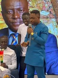 Akua Oduraa's Instagram, Twitter & Facebook