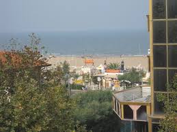 Affitto estivo appartamento a piano alto di viale ceccarini pedonale con vista mare, elegante e ben tenuto, in palazzo con ascensore, si apre su ampia zona giorno con rimini centro storico affittasi appartamento non arredato, di ampia metratura, in buono stato, posto al primo piano senza ascensore. Case E Appartamenti Vacanza A Rimini Da 24 Hundredrooms C