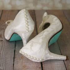 Ivory Wedding Shoes Ivory Closed Toe Wedding Heels With Ivory Lace Overlay Satin Bow On Toe Pea Wedding Shoes Lace Ivory Wedding Shoes Satin Wedding Shoes