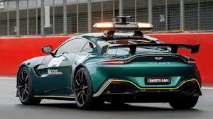 Neben dem normalen renngeschehen in der formel 1 gibt es zwei spezielle fahrzeuge, die manchmal zum einsatz kommen können. Aston Martin Shows Off Official F1 Safety Medical Cars For 2021 Season