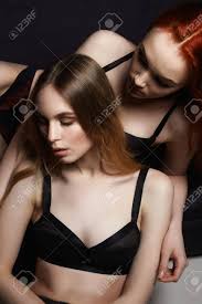 Pareja De Chicas Guapas. Mujer Sexy En Ropa Interior. Día De San Valentín  Fotos, retratos, imágenes y fotografía de archivo libres de derecho. Image  94524491