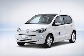 Volkswagen E Up Ev Debuts With 93 Mile Range And Trick Charging System Digital Trends Volkswagen City Car Vw Up