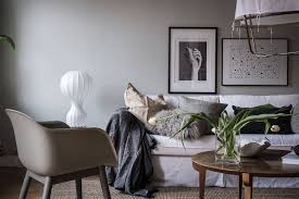 The Gorgeous Scandinavian Living Room Is Just The Right Mix Of Minimal And Cosy Stylist Emma Fi Minimal Living Room Living Room Scandinavian White Linen Sofa