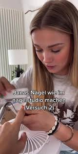Janas Nägel wie im Nagelstudio machen (Versuch 2)