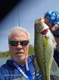 Quick trip, 3 hours 5 Bass landed, 3 lost. This was the biggest today.  Healthy fighting fish