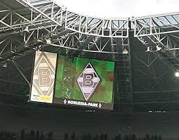 Die eigentliche partie wurde aufgrund der emotionalen abschiede zur nebensache, die treffer von oubeyapwa (60.) und terada Photo Wallpaper Borussia Monchengladbach Stadium Football Borussia Monchengladbach Die Fohlen The Foals Football Team Emblem And Not Mirror Reversed Inverted Reversed 95x270 Cm Amazon De