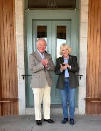 O príncipe charles conheceu sua segunda esposa, então camilla shand, em uma partida de pólo em 1970. 92 Charles And Camilla Ideas In 2021 Camilla Royal Family Camilla Duchess Of Cornwall