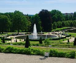 Ivette szabadi is at schloss sanssouci, potsdam. Schlosser Garten Potsdam Service Reise De