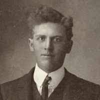 Henry Holst's Instagram, Twitter & Facebook