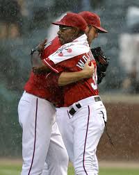 Stayin' alive: Texas forges tie for 2nd wild card