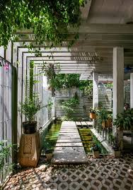 17 Idees Deco Pour Mettre Vos Plantes Vertes En Valeur Jardin Interieur Amenagement Jardin Jardin D Hiver