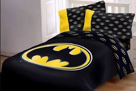 In addition to the standard king size, there are also two common specialty king a king size bed is an excellent option for master bedrooms—ideally, you'll want your bedroom to be on the larger side. Batman Bedbatcomfset Batman Queen Comforter Set With 2 Pillow Cases Walmart Com Walmart Com