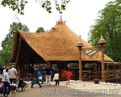 De efteling ruilt de draaiende kookpotten in voor bootjes in een zeestorm. Monsieur Cannibale