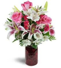 Classic Love Bouquet In 2020 Flower Delivery Same Day Flower Delivery Romantic Flowers