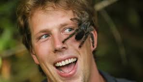 Voor 3fm serious request bood freek vonk een masterclass slangenmelken aan. Is Freek Vonk Een Freak Weekblad Party