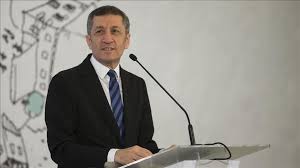 18 nisan 2003 tarihinde gösterime girmiştir. O Siniflari Lale Bahcesine Donusturmemiz Lazim