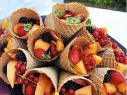 En entrée ou en dessert, voici neuf idées de brochettes à préparer sans tarder. Presentations Originales De La Salade De Fruits Bricolage Maison