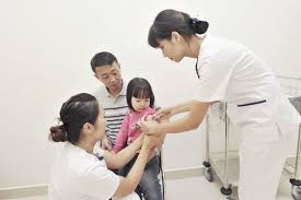 Tiêm vacxin cho trẻ sơ sinh là một việc cần phải làm mà các mẹ đều phải biết. Lá»‹ch Tiem Phong Tiem Chá»§ng Má»Ÿ Rá»™ng Cho Tráº» Ä'áº§y Ä'á»§ Chuáº©n 2019 2020 Máº¹ Pháº£i Biáº¿t
