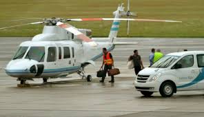Cobarde atentado terrorista al helicóptero presidencial , en contra del presidente de imágenes de impactos recibió el helicóptero de la fac al servicio de la presidencia de la republica de colombia. Escandalo Macri Uso El Helicoptero Presidencial Para Traer A Su Familia Desde Punta Del Este Y Cargar Bolsos Sospechosos Infomiba