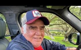 A doctor close to the artist said cnn the singer underwent neck surgery after being hospitalized in guadalajara, mexico on friday for a fall. El Cantante Vicente Fernandez Acusado De Acoso Sexual Fue Un Accidente