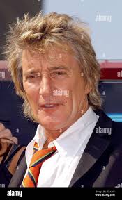 Rod Stewart è insignito della 2293° stella sulla Hollywood Walk of Fame di  fronte al Kodak Theatre. Los Angeles, 11 ottobre 2005. Nella foto : Rod  Stewart e famiglia : Penny Lancaster,