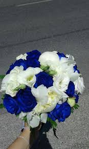 Curare un roseto richiede una particolare attenzione definizione ⇒ fiori simili alle rose su. Pin Su Bride S Bouquet