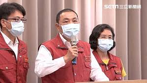 本土疫情持續升溫，新北今天新增 97 例，其中以板橋 32 例最多，為此新北市長侯友宜下午召開記者會宣布，將在新北聯合醫院板橋院區設立社區篩檢站，免費快篩，降低疫情擴散（快篩站 17 日啟動）。 新北市衛生局晚間也表示，社區篩檢站將在明天下午一點開始排隊，預計持續運作到晚上九點. Eh P90lwcmky2m