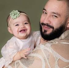 Una de las hijas del cantante cubano El Niño y La Verdad ha compartido unas  hermosas fotos en sus redes sociales junto a una de sus hijas (la más  pequeña) a propósito