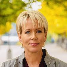 Chandra Denson's Instagram, Twitter & Facebook